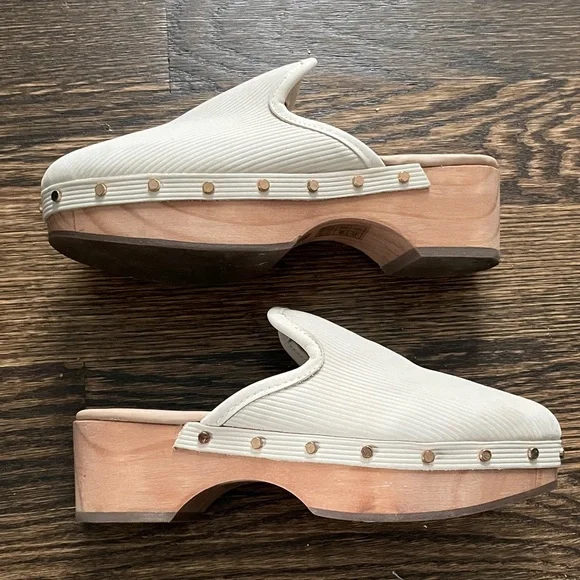 Dolce Vita Cream Slip-On Clogs - Picture 2 of 7